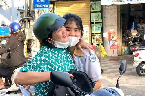 Cha mẹ hãy luôn là người bạn đồng hành cùng con