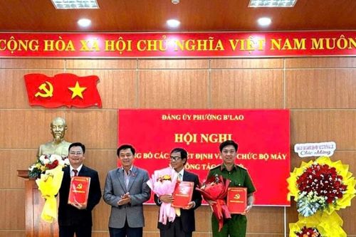 Phường B'Lao tổ chức công bố các quyết định về công tác cán bộ