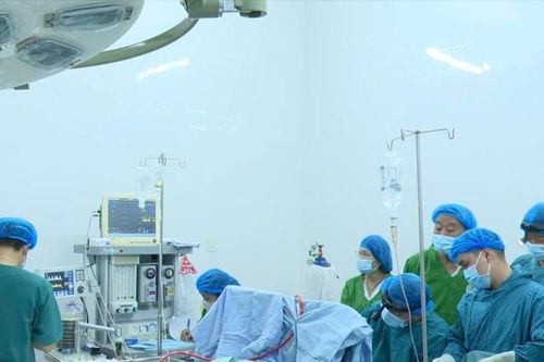 Trung tâm Y tế khu vực Lâm Hà lần đầu tiên mổ cắt thành công Amidan bằng phương pháp Coblator