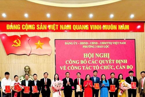 Các phường mang tên Bảo Lộc tổ chức công bố quyết định về công tác cán bộ