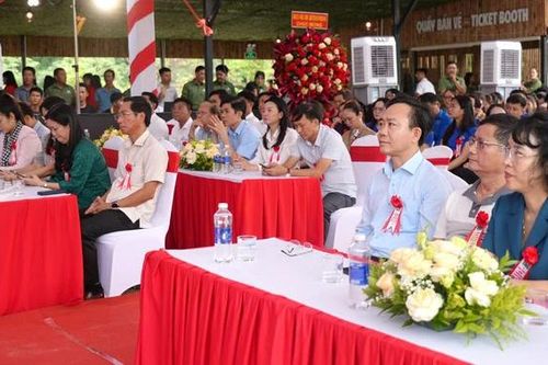 Khai trương khu du lịch sinh thái 'Đường Trường Sơn huyền thoại - Hang Chỉ Huy'