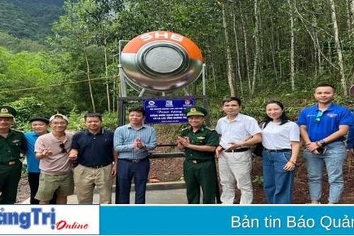 Trao quà và tặng giếng nước cho Nhân dân khu vực biên giới
