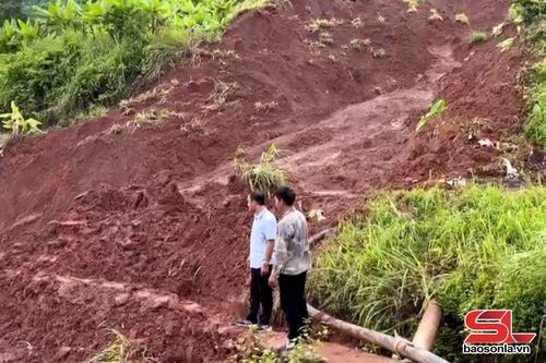 Mưa lũ gây sạt lở ở xã Mường Sại