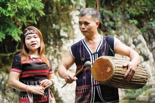 Người kể chuyện bản Dỗi