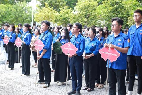 Hàng ngàn sinh viên ra quân chiến dịch tình nguyện 'Mùa hè Xanh'