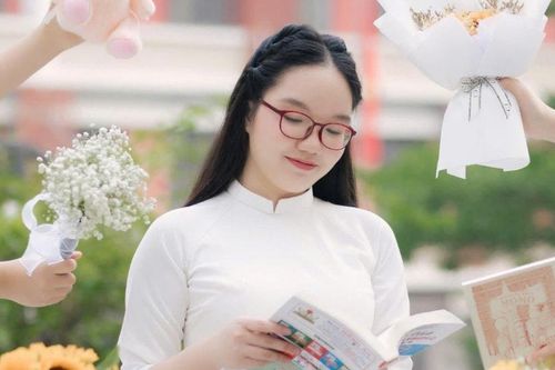 Nữ sinh THCS Cầu Giấy giành 'cú đúp' thủ khoa kép 2 trường chuyên tại Hà Nội