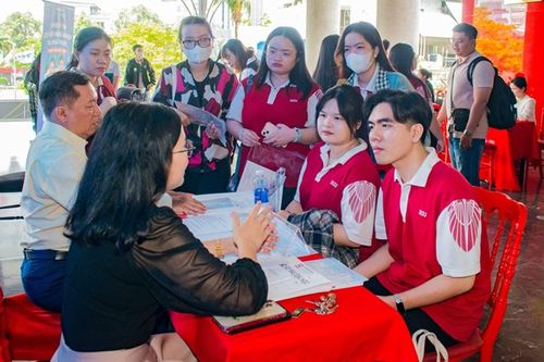 Bệnh viện 'đặt chỗ' tuyển dụng sinh viên ngành Y trước tốt nghiệp