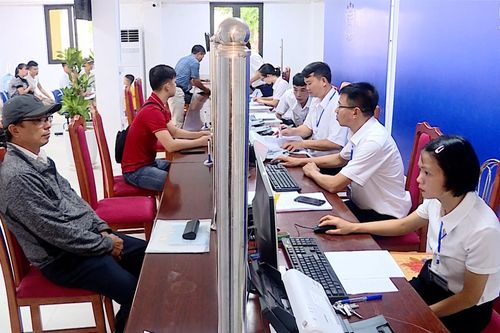 Phường Hồng Hà hỗ trợ người dân đăng ký cấp sổ đỏ