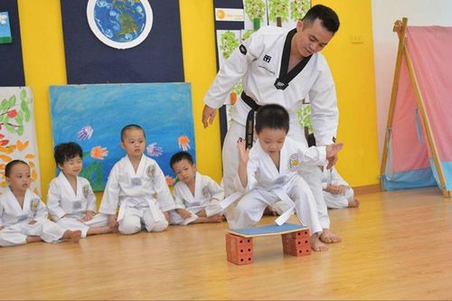 'Hoàng tử quyền Taekwondo' gây dựng phong trào cộng đồng