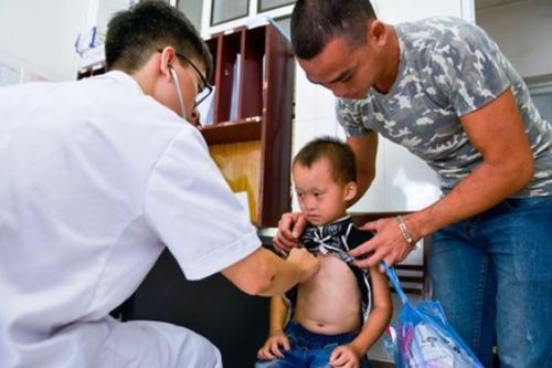 Tổ chức chương trình phẫu thuật nhân đạo cho trẻ em khuyết tật có hoàn cảnh khó khăn