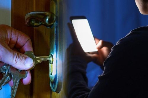 Nam đồng nghiệp lặng lẽ 'sao chép' chìa khóa, âm thầm đột nhập nhà cô gái trong nhiều ngày khiến ai cũng lạnh gáy