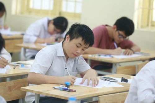 Điểm chuẩn 13 trường THPT có tỷ lệ 'chọi' dưới 1 tại Hà Nội, cao nhất 19 điểm