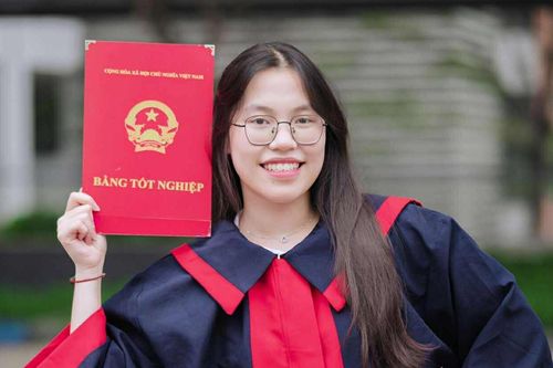 Nữ sinh Hà Nội chinh phục vị trí thủ khoa chuyên Lý sau 2 lần đạt á khoa