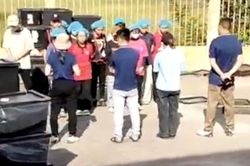 Bắt công nhân đứng nắng nghe 'phổ biến công việc': Doanh nghiệp ở Huế nói gì?