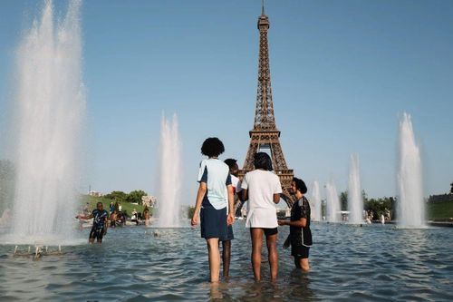 Vì sao máy điều hòa vẫn 'vắng bóng' giữa mùa hè nắng nóng kỷ lục ở châu Âu?