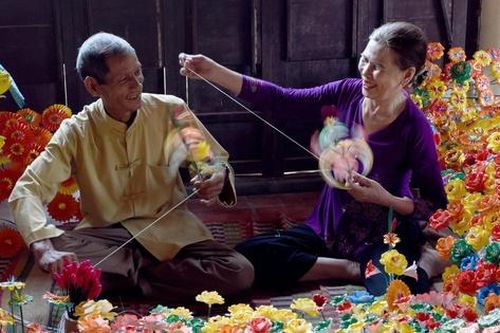 Về làng Thanh Tiên, ngắm hoa giấy 'nở' từ đôi tay nghệ nhân xứ Huế