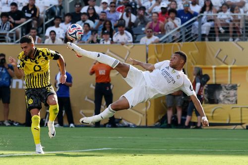 Mbappe lập siêu phẩm trong ngày Real vào bán kết Club World Cup