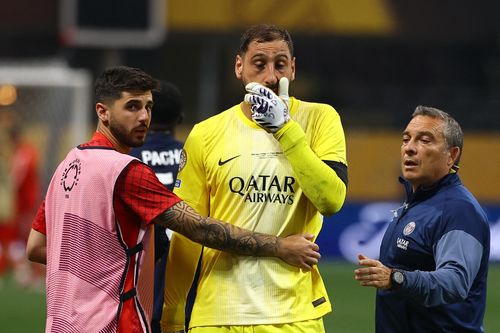 Enrique bênh vực Donnarumma