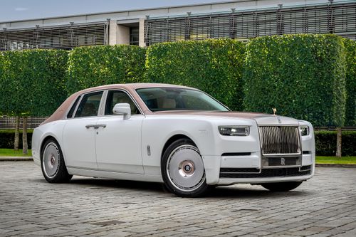 Con trai mua Rolls-Royce Phantom bản 'thêu ren' đặc biệt tặng bố