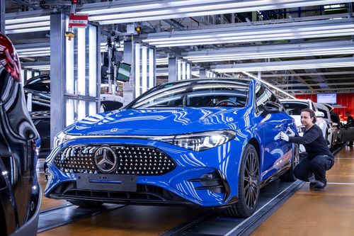 Mercedes-Benz CLA thế hệ mới 'cháy hàng'