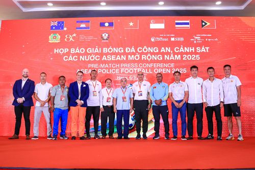 Loạt cựu tuyển thủ Việt Nam đá Giải bóng đá Công an ASEAN mở rộng