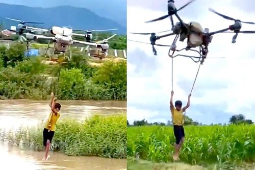 Người dân dùng drone cứu 2 em nhỏ giữa dòng nước xiết được tặng Bằng khen