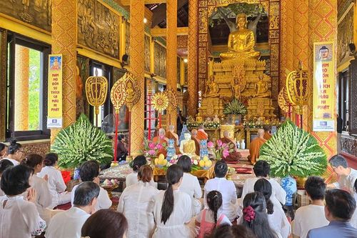 Lễ dâng y tắm mưa tại chùa Khmer