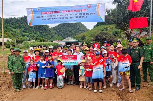 Chung tay thắp sáng vùng biên giới Phiêng Khoài