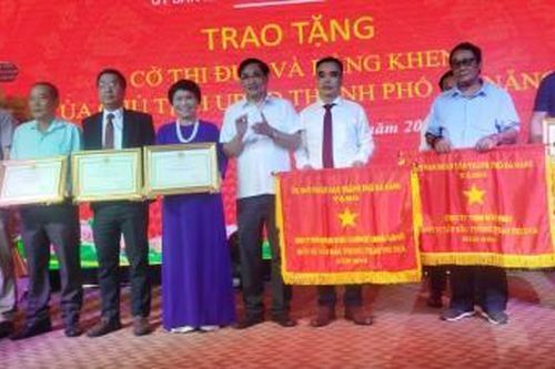 2 doanh nghiệp Thanh Khê nhận Cờ thi đua của Chủ tịch UBND TP Đà Nẵng
