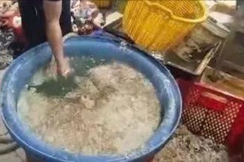 Phát hiện 3 cơ sở dùng hàn the để tẩy trắng hoa chuối
