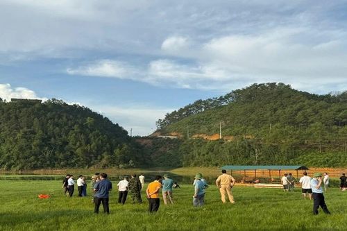Lái xe xuống lòng đập ở Quảng Ninh, hai vợ chồng tử vong
