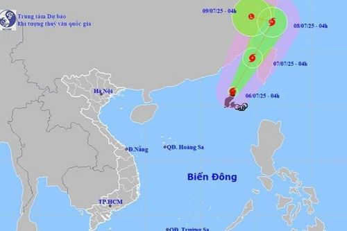 Bão số 2 giật cấp 12, tiếp tục mạnh lên trên biển Đông
