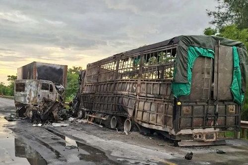 Xe tải và container bốc cháy sau va chạm mạnh, một người tử vong