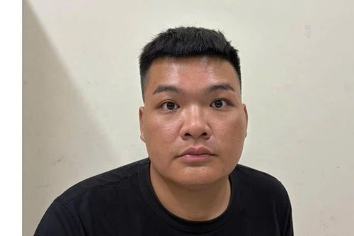 Bắt 'nóng' nghi phạm cầm dao cướp tiệm vàng trên phố Núi Trúc
