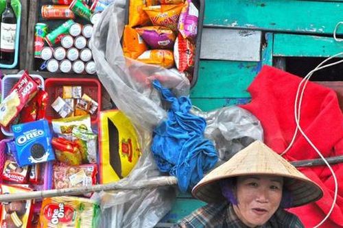 Khoảnh khắc đời thường trên Vịnh Hạ Long được báo Anh vinh danh