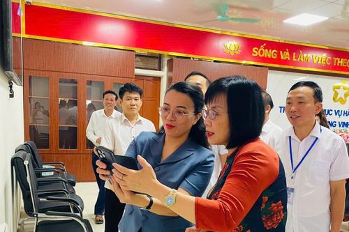 Thứ trưởng Bộ Tư pháp Đặng Hoàng Oanh làm việc tại phường Vinh Phú, Nghệ An