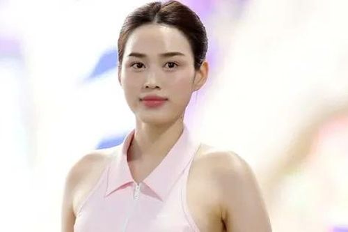 Đỗ Thị Hà khoe chân dài, thi đấu căng thẳng trên sân Giải Vô địch Pickleball Việt Nam