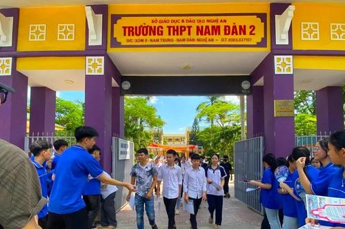 Sốc toàn tập: Lý do điểm chuẩn lớp 10 ở Nghệ An thấp chưa từng có