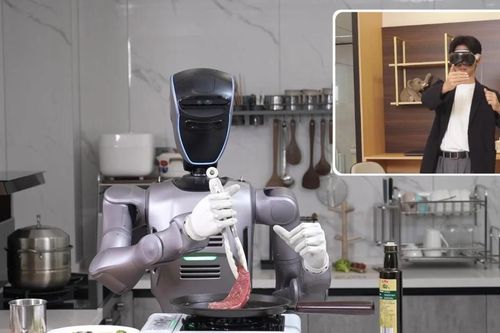 Robot hình người Trung Quốc nấu ăn từ khoảng cách 1.800km