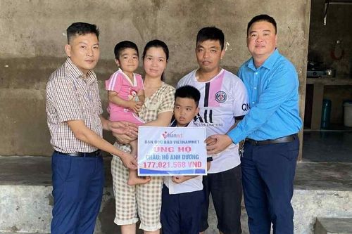 Báo VietNamNet trao hơn 220 triệu đồng giúp đỡ 2 hoàn cảnh khó khăn ở Quảng Trị