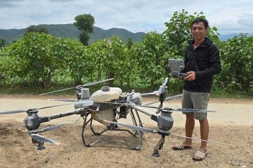 Người đàn ông dùng drone cứu 2 trẻ khỏi dòng nước xiết: 'Tim tôi như rớt ra ngoài'