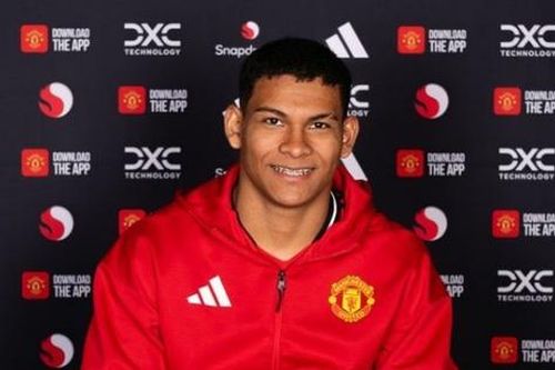 'Quỷ đỏ' Man United chiêu mộ tài năng 18 tuổi