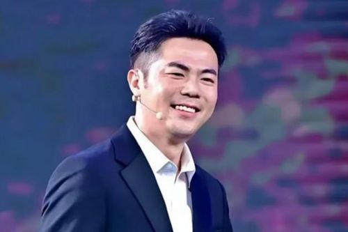 17 tuổi vẫn mù chữ, 31 tuổi thành tỉ phú nhờ bán thứ ai cũng thích