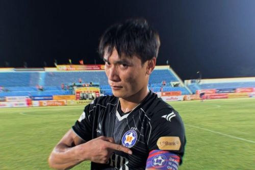 Bầu Đức bất ngờ trúng đậm nhờ thủ môn Bùi Tiến Dũng