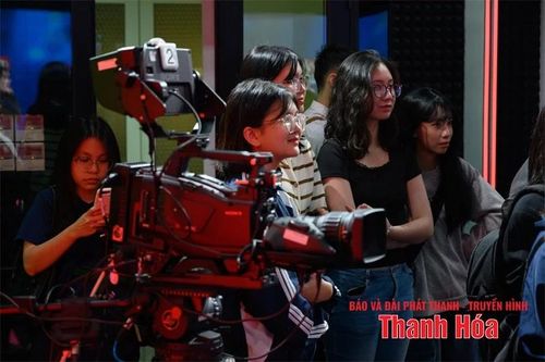 Sinh viên truyền thông trong 'cuộc đua' với AI