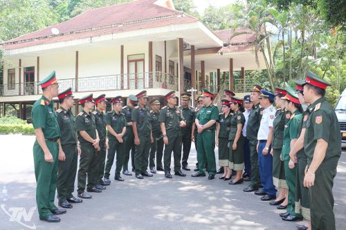 Đoàn cán bộ Lào trao đổi, học tập kinh nghiệm tại Quân khu 1