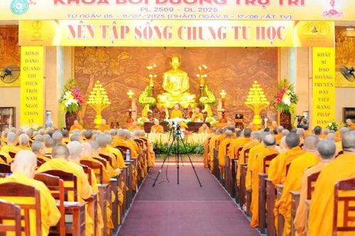 Hệ phái Khất sĩ khai mạc Khóa bồi dưỡng trụ trì tại pháp viện Minh Đăng Quang