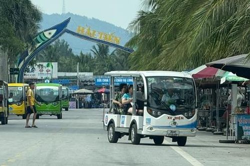 Thanh Hóa: Xe điện ở Hải Tiến vô tư hoạt động dù chưa đáp ứng quy định mới