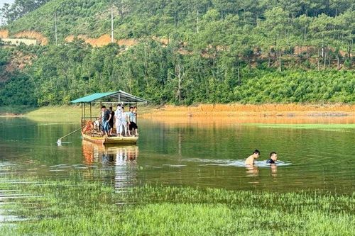 Quảng Ninh: Phát hiện ô tô bị đắm dưới đập Bến Châu, hai người tử vong