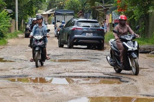 Gia Lai: Đường tỉnh xuống cấp nghiêm trọng, người dân bất an vì tai nạn rình rập